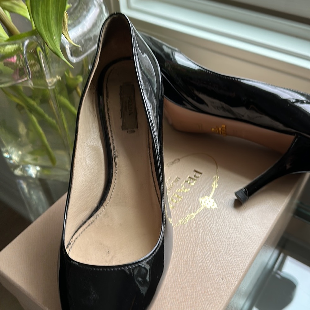 Prada patent leather black heels - Picture 5 of 14